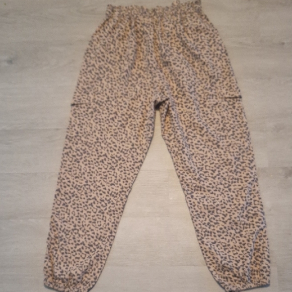 Aerie Leopard Print Cargo Jogger Pants - Picture 5 of 8